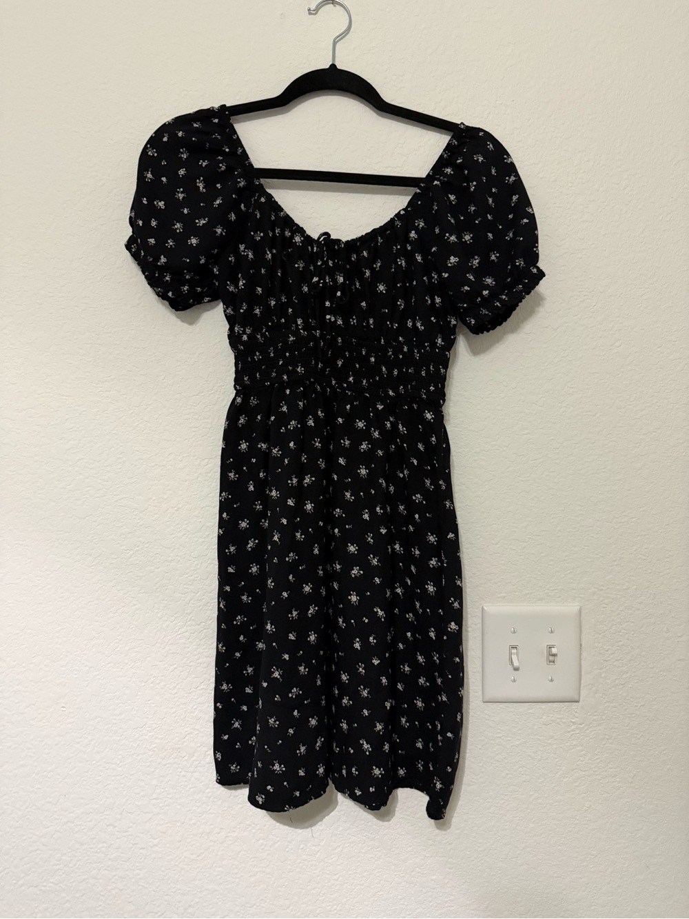 Hollister Black Floral Puff-Sleeve Smocked Mini Dress